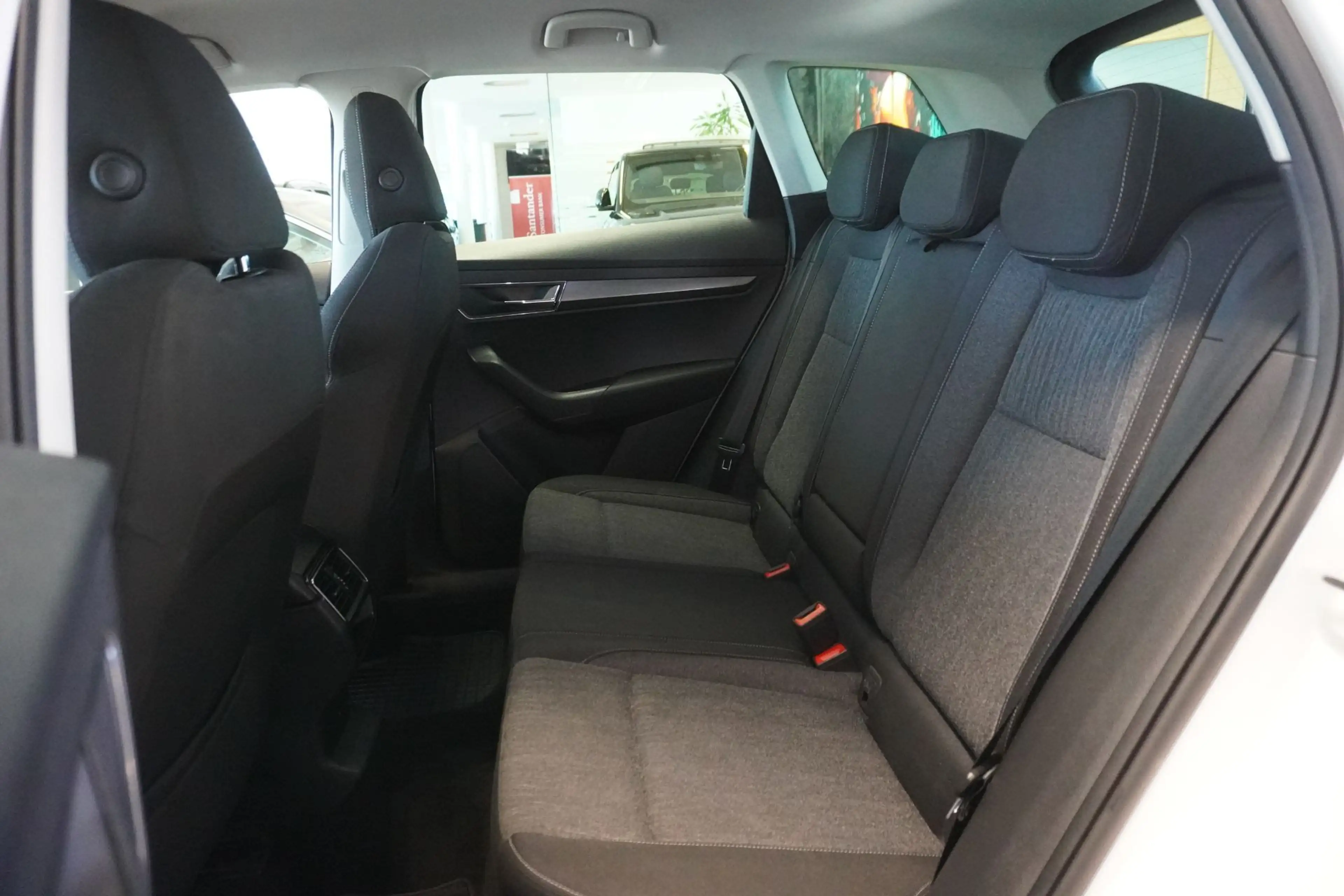 Skoda Karoq 2,0 TDI SCR 4x4 Style SC DSG — photo 9