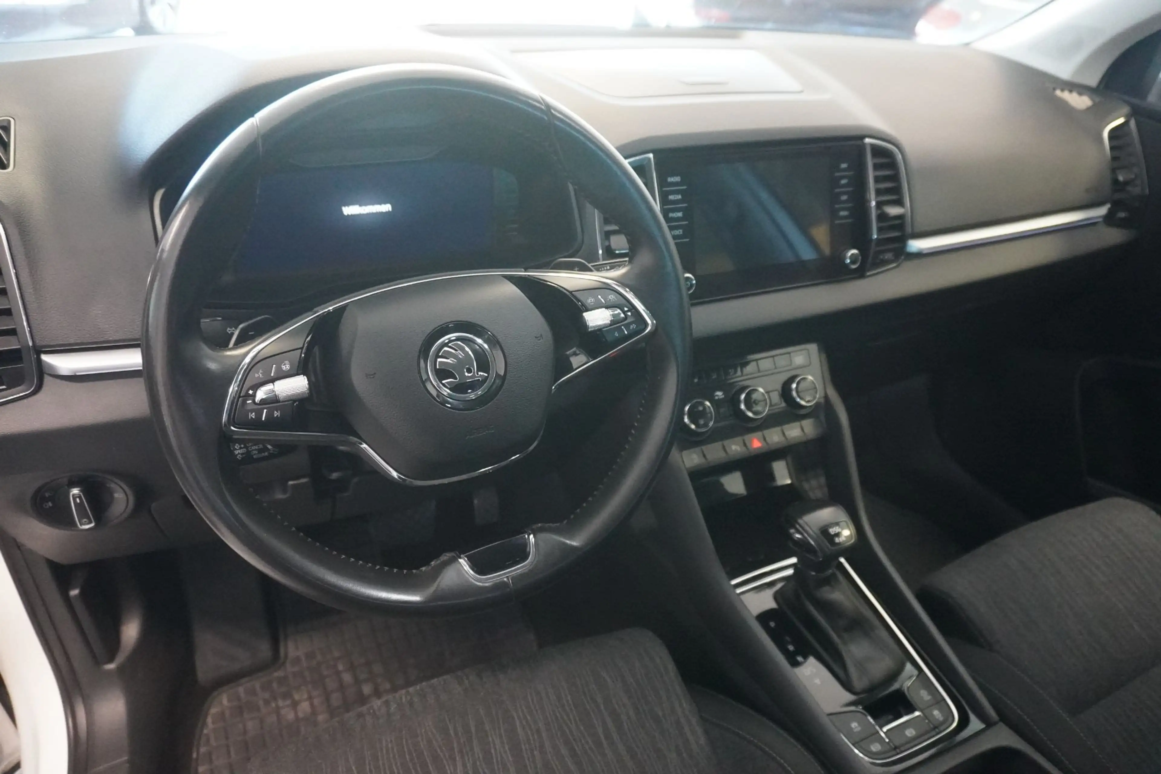 Skoda Karoq 2,0 TDI SCR 4x4 Style SC DSG — photo 7