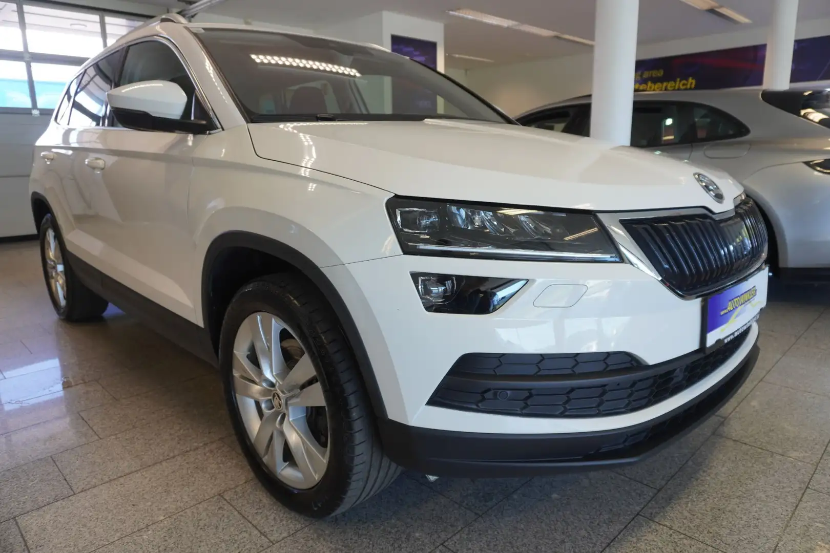 Skoda Karoq 2,0 TDI SCR 4x4 Style SC DSG Weiß - 2