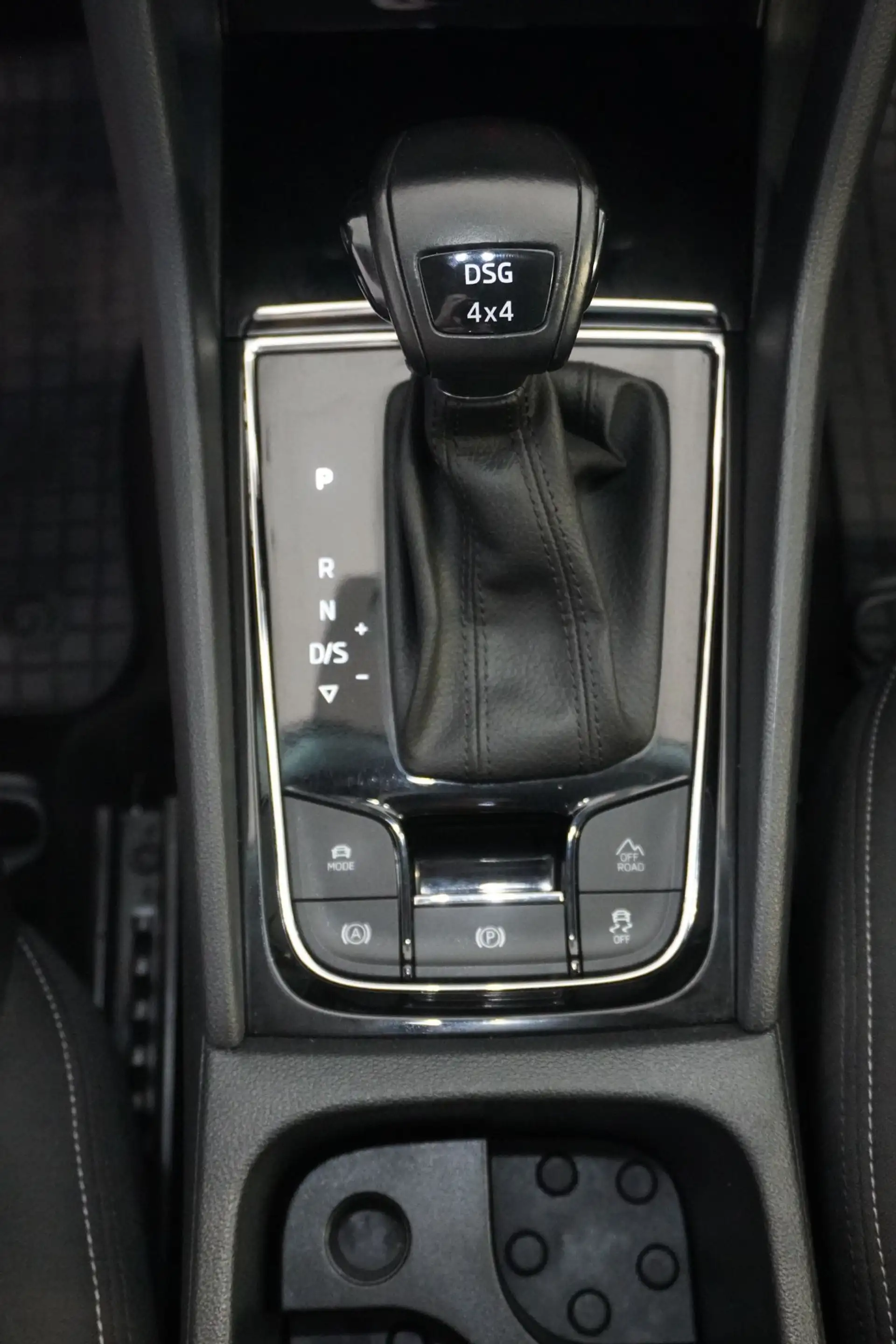 Skoda Karoq 2,0 TDI SCR 4x4 Style SC DSG — photo 15
