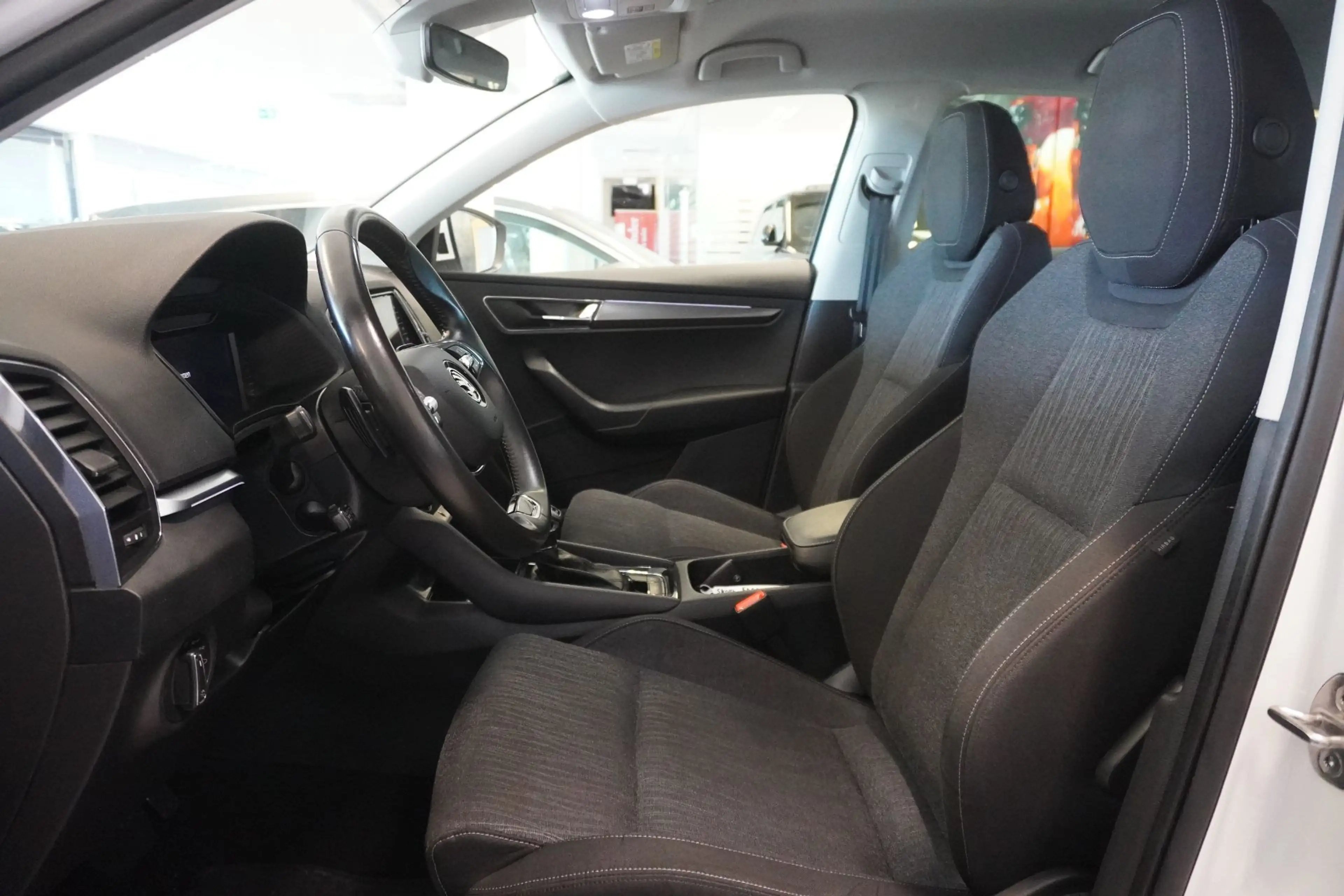 Skoda Karoq 2,0 TDI SCR 4x4 Style SC DSG — photo 8