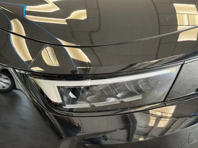 Opel Astra view 3