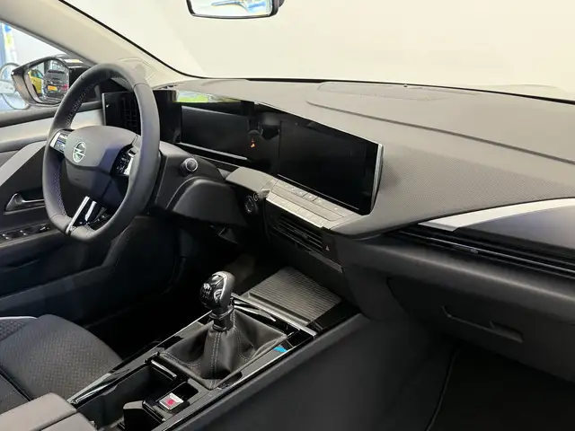 Opel Astra view 7