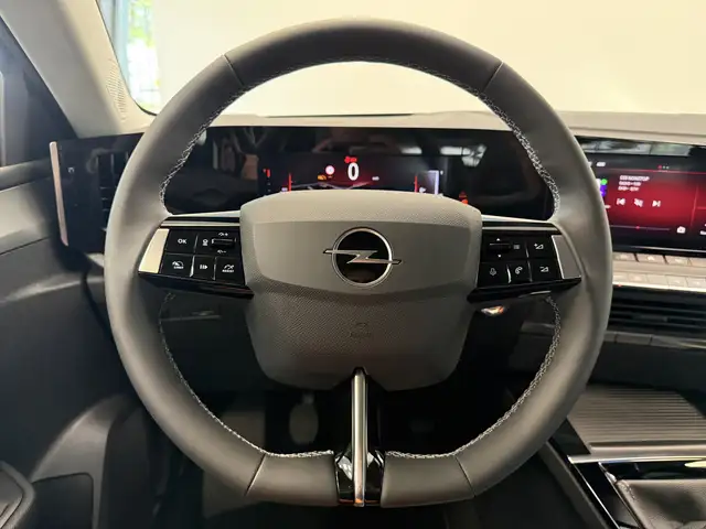 Opel Astra view 6