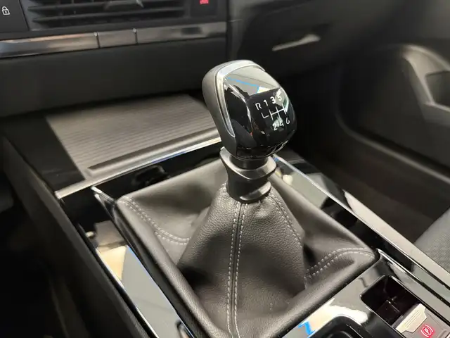 Opel Astra view 11