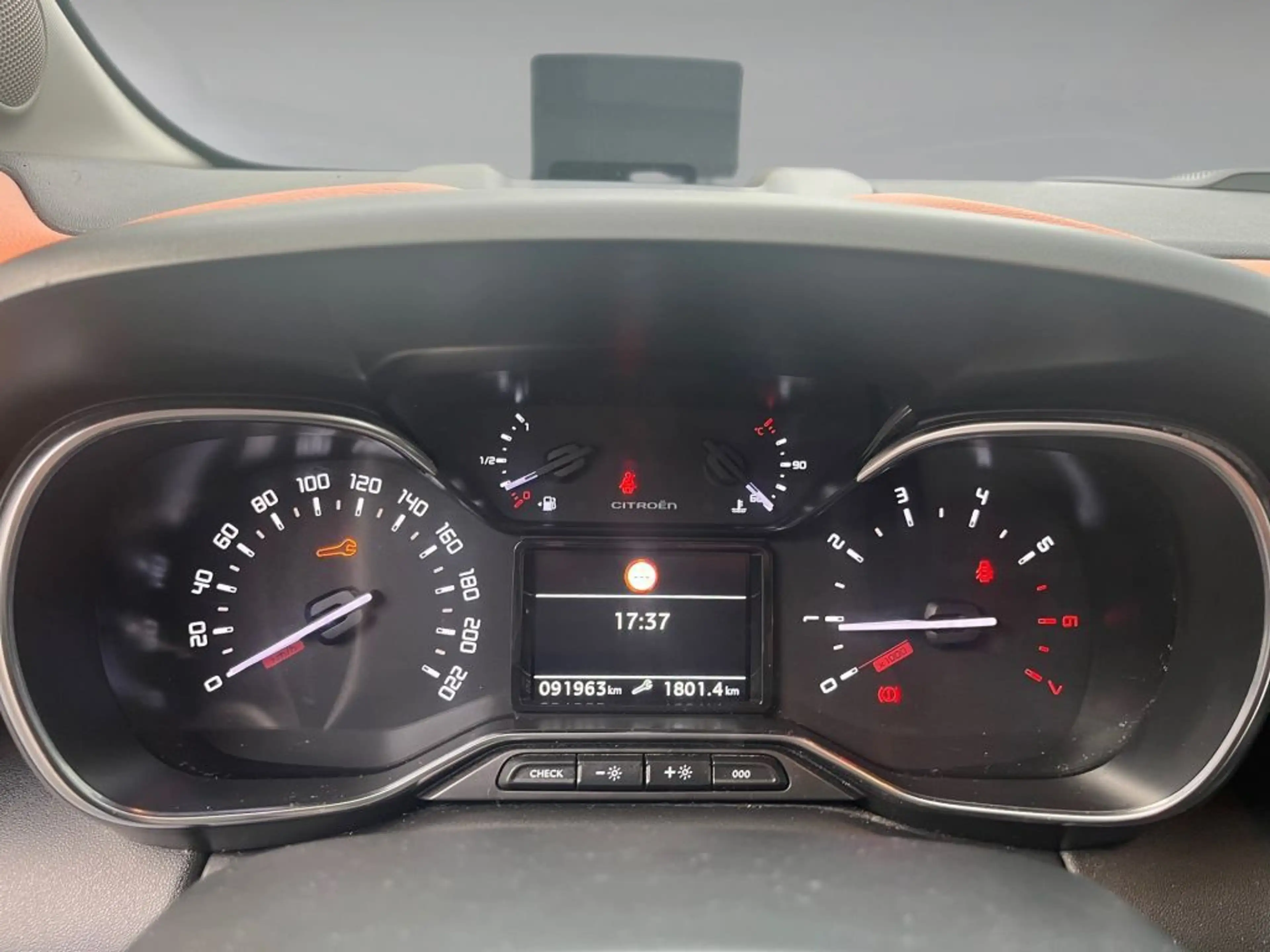 Citroen C3 Aircross PureTech 110 Stop & Start Shine — photo 12