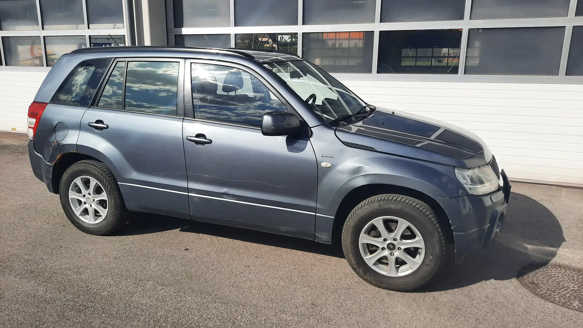 Suzuki Grand Vitara 1,9 DDiS deluxe Grau - 2