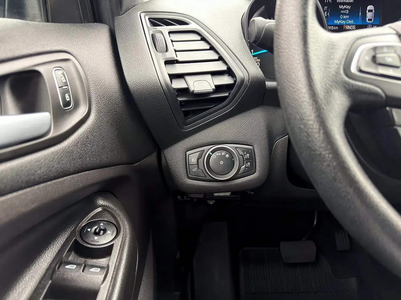Ford Escape снимка Ford Escape
