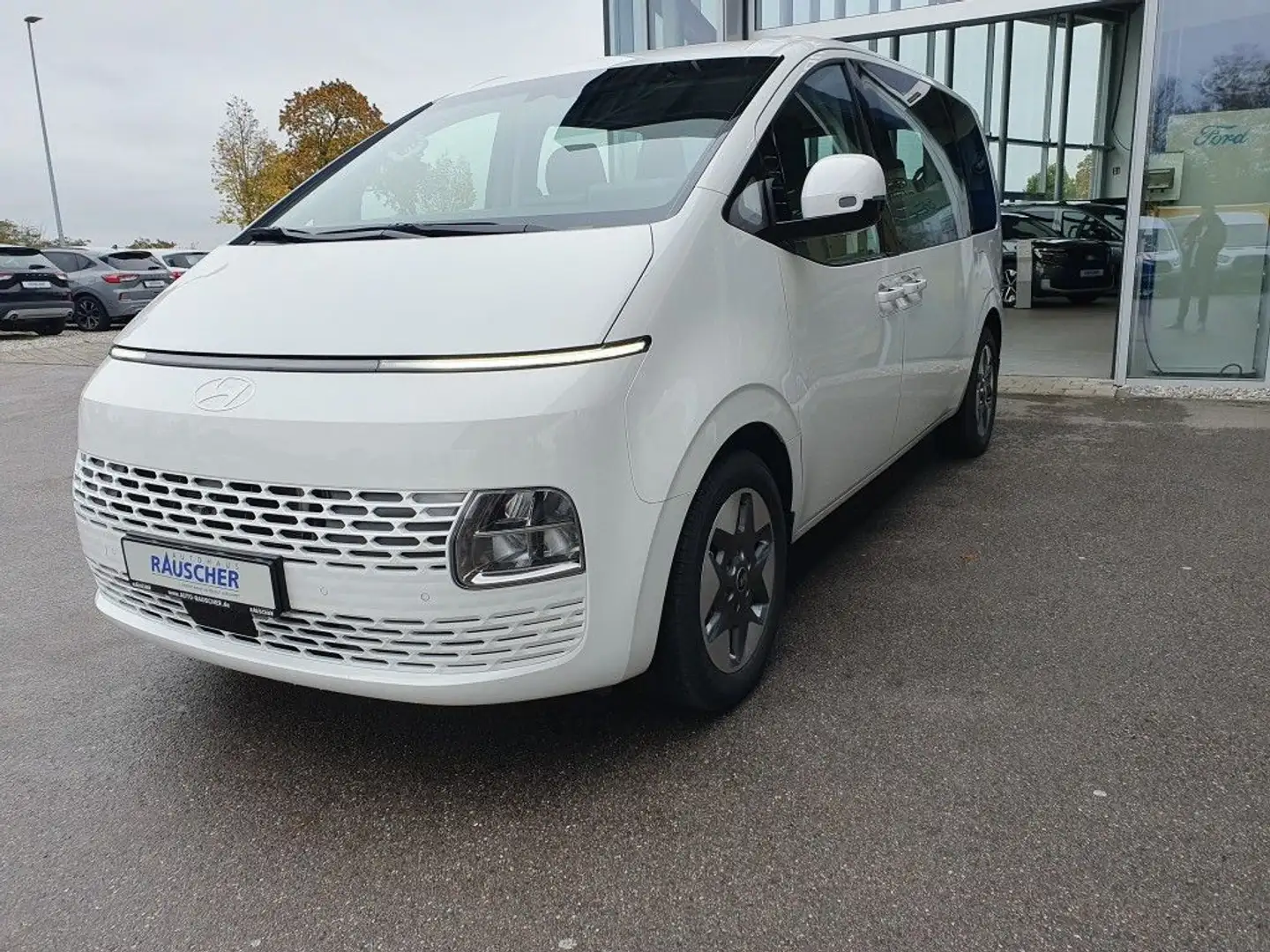 Hyundai STARIA 1.6 T-GDI HEV Trend Weiß - 1