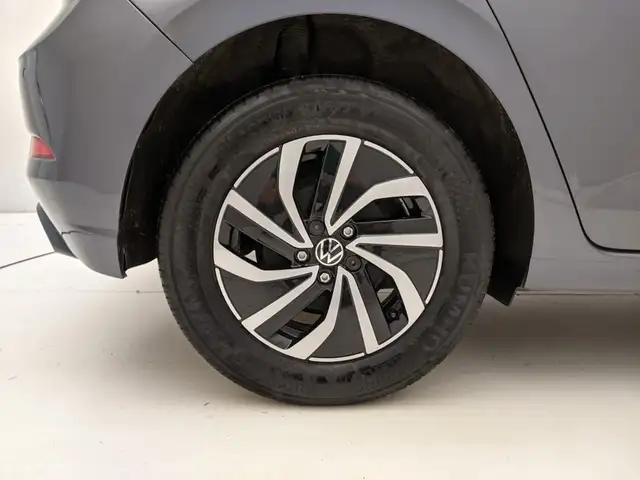 Volkswagen Polo view 9