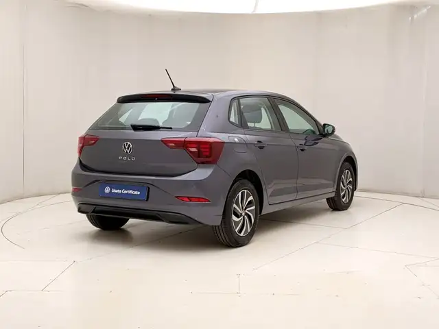 Volkswagen Polo view 4