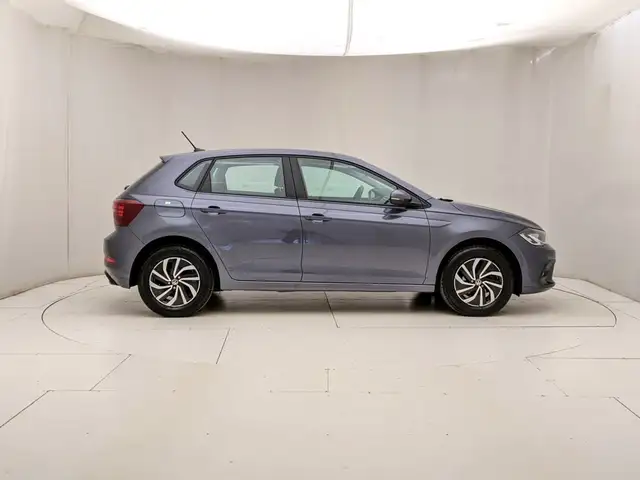 Volkswagen Polo view 3
