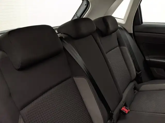 Volkswagen Polo view 8