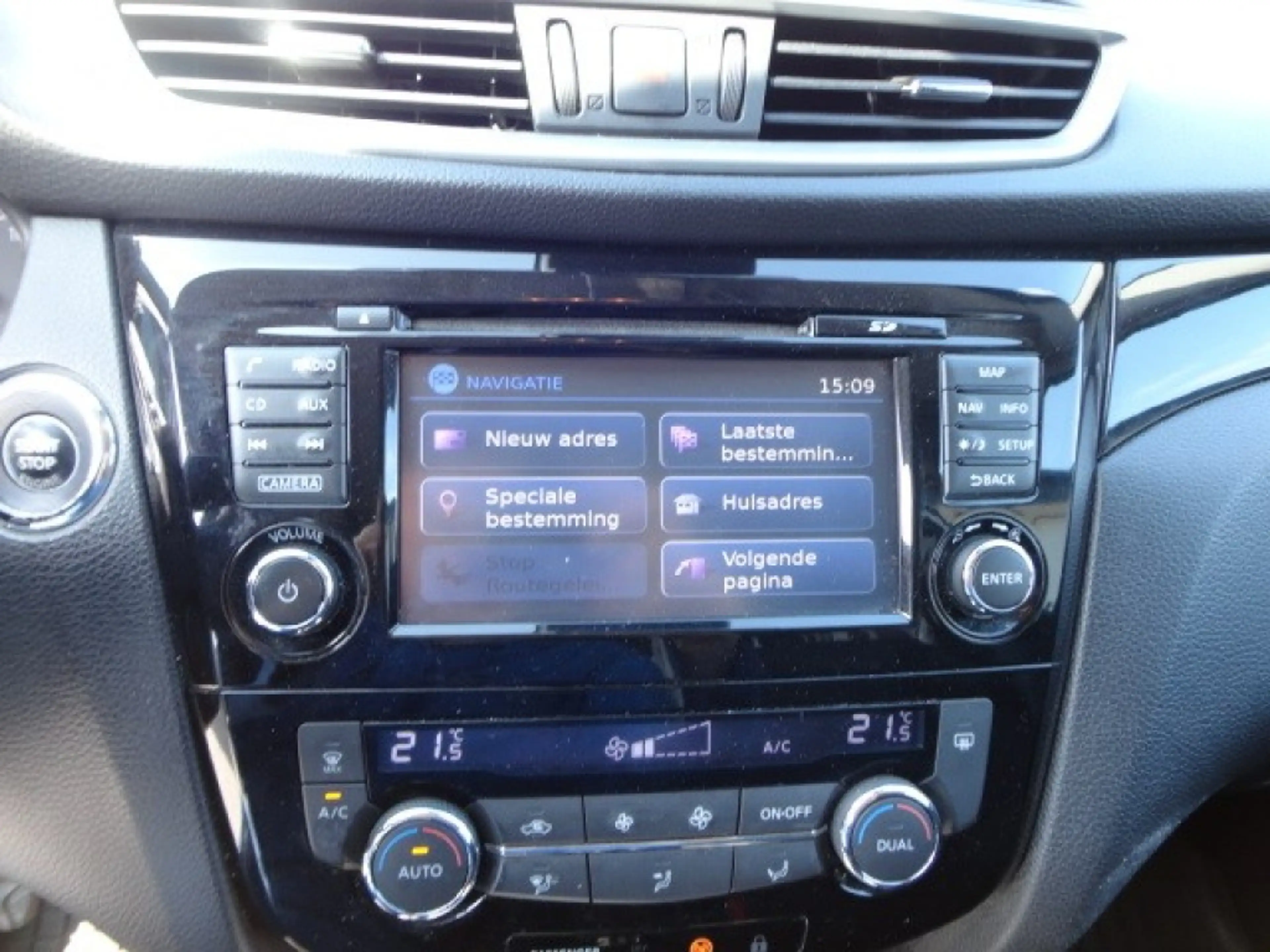 Nissan Qashqai 1.6 Pano dak Camera 360 Navi Lmv — photo 18