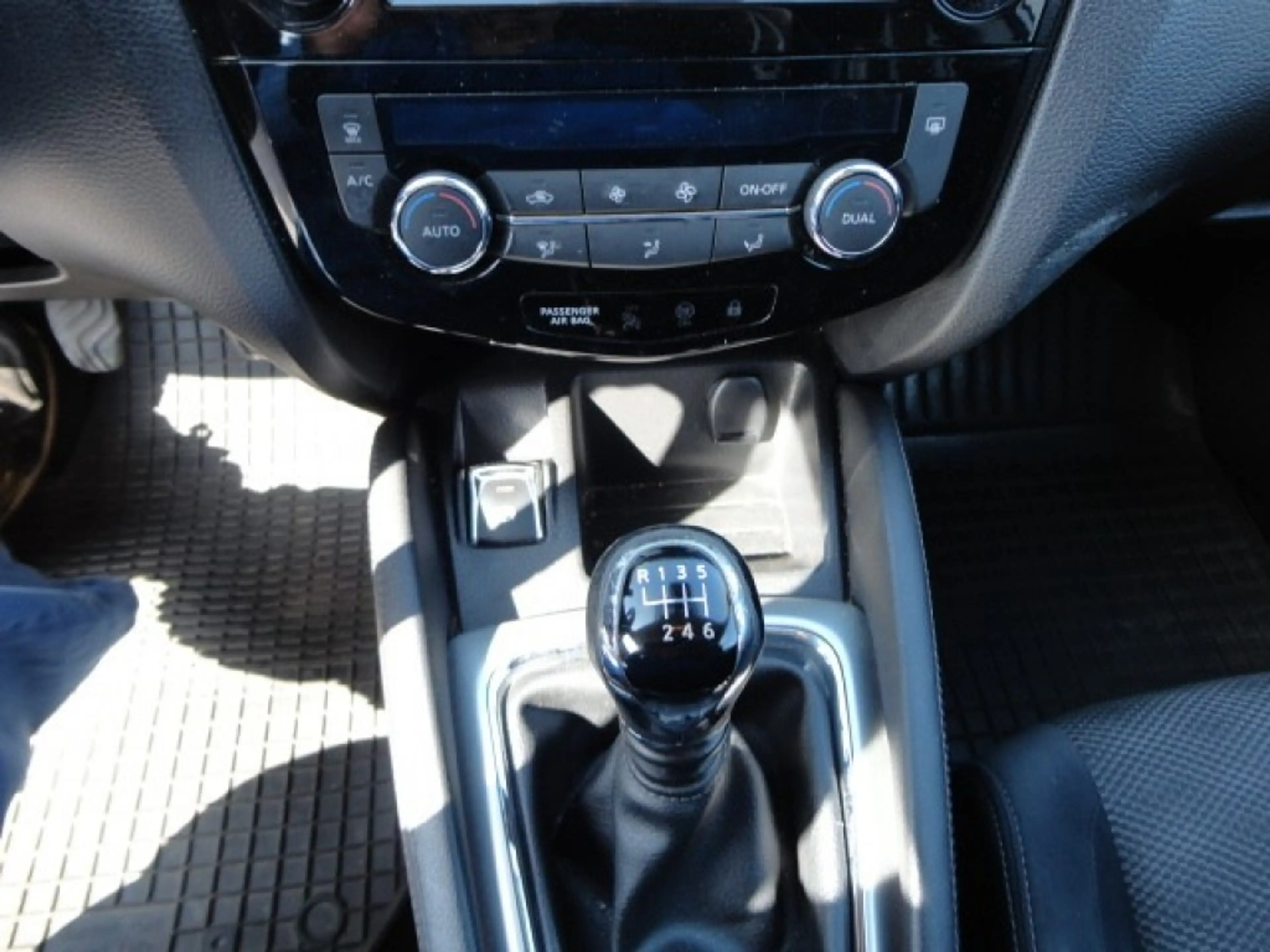 Nissan Qashqai 1.6 Pano dak Camera 360 Navi Lmv — photo 15