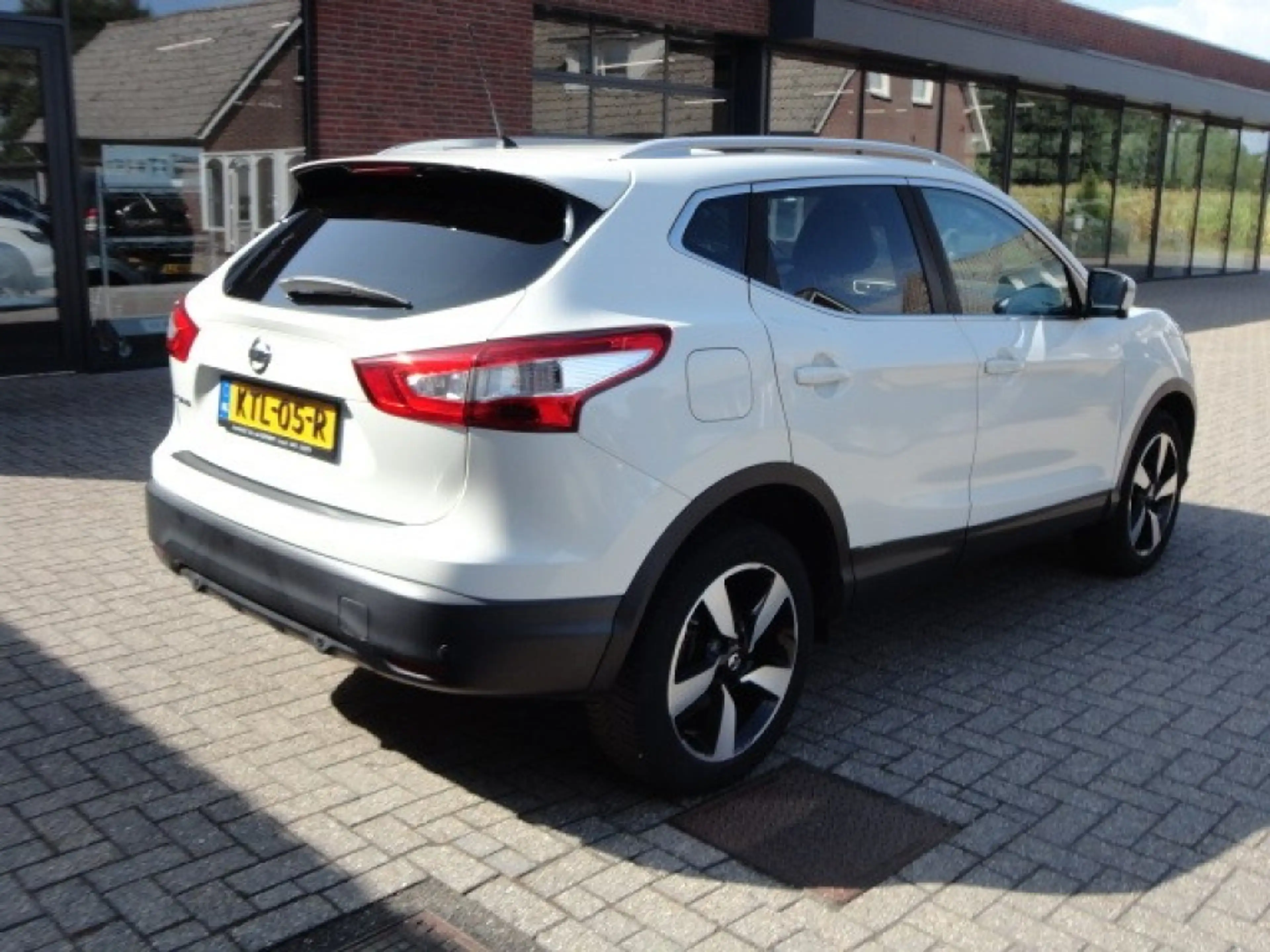 Nissan Qashqai 1.6 Pano dak Camera 360 Navi Lmv — photo 2