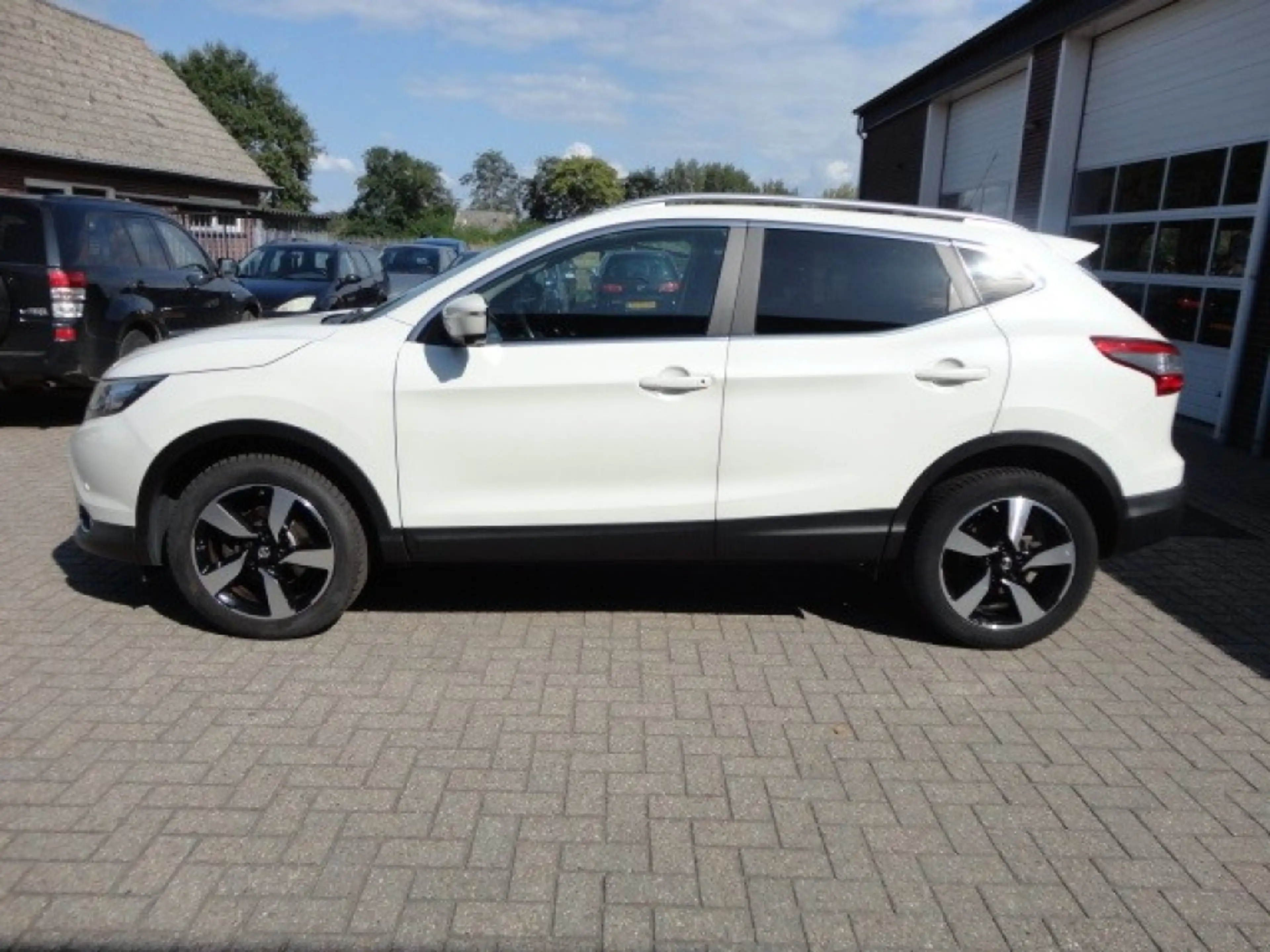 Nissan Qashqai 1.6 Pano dak Camera 360 Navi Lmv — photo 3