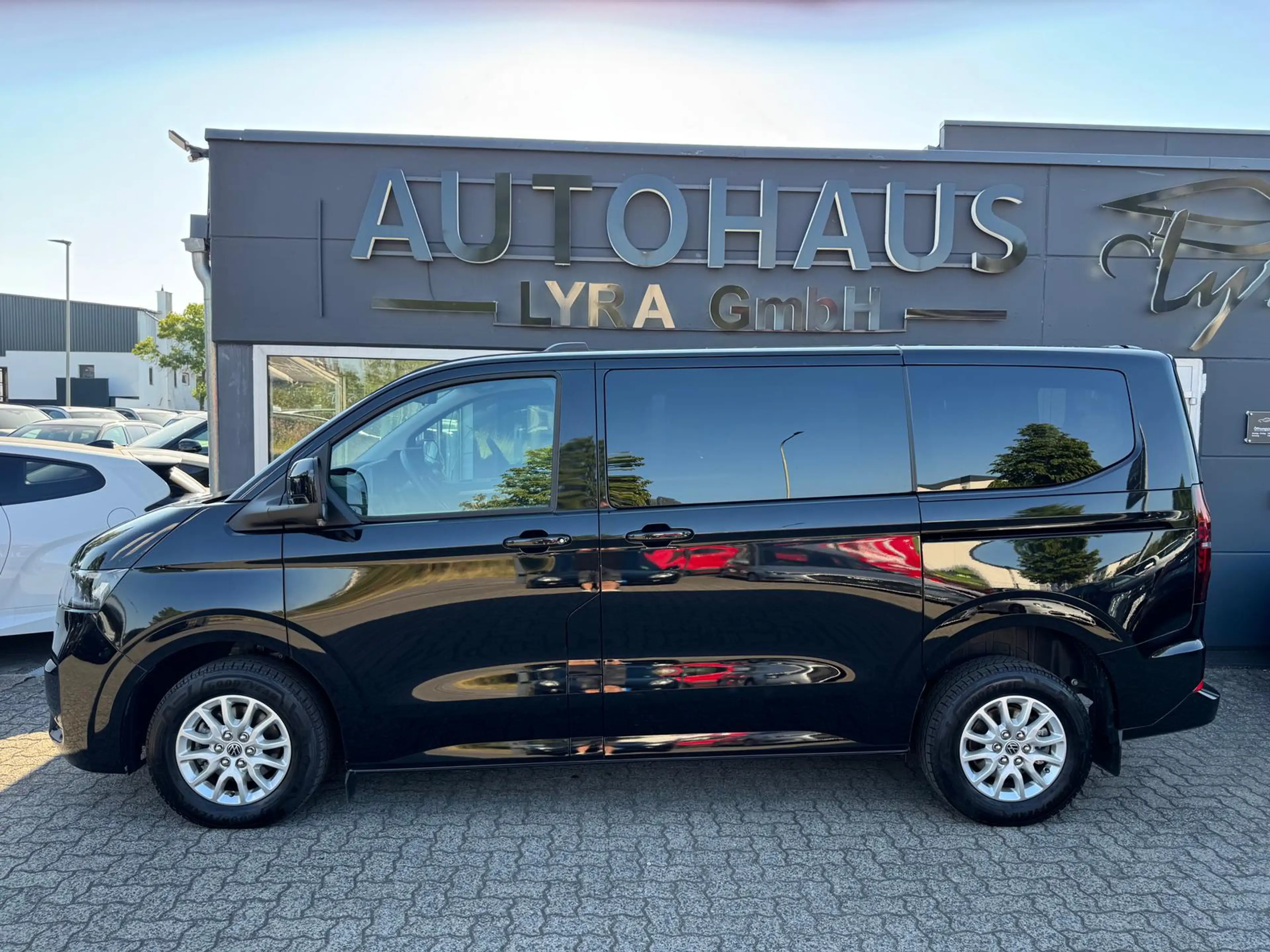 Volkswagen T7 Caravelle 2.0 TDI DSG 4 Motion*LED*NAVI*KAM* — photo 4