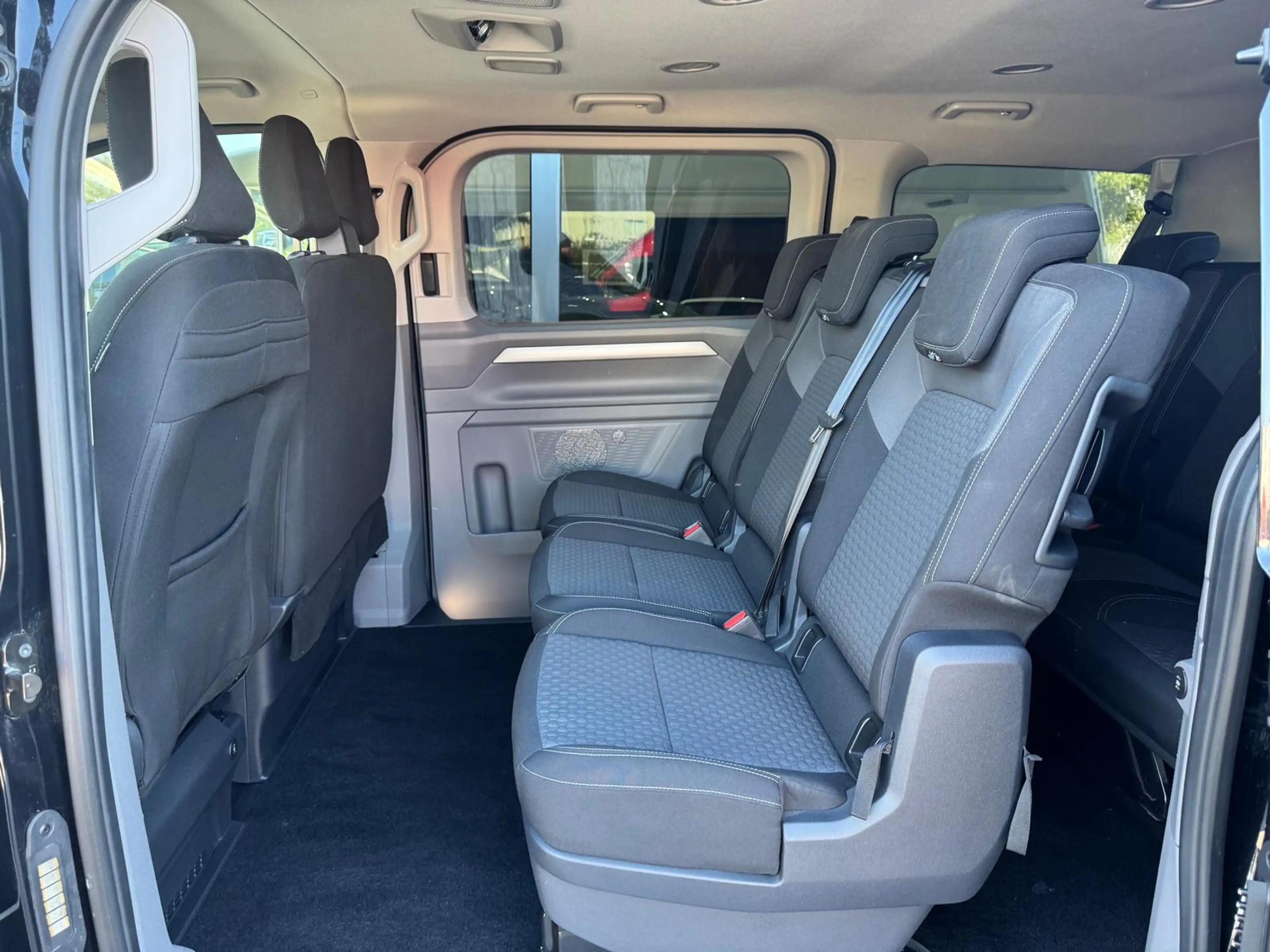 Volkswagen T7 Caravelle 2.0 TDI DSG 4 Motion*LED*NAVI*KAM* — photo 11