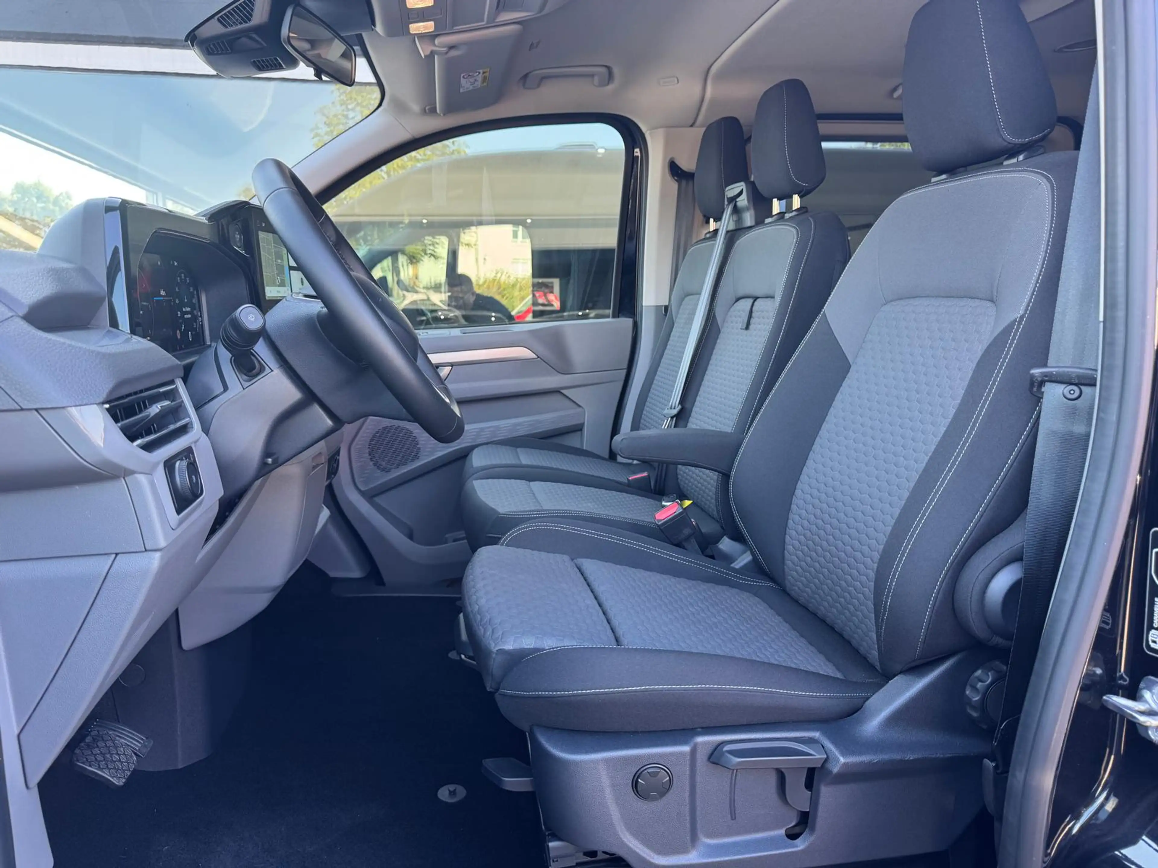 Volkswagen T7 Caravelle 2.0 TDI DSG 4 Motion*LED*NAVI*KAM* — photo 9