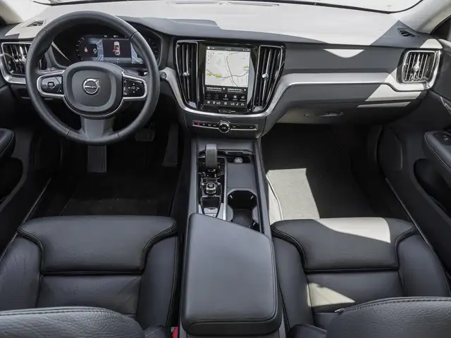 Volvo V60 Cross Country view 11