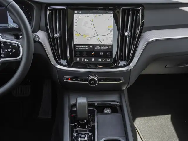 Volvo V60 Cross Country view 13
