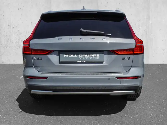 Volvo V60 Cross Country view 6