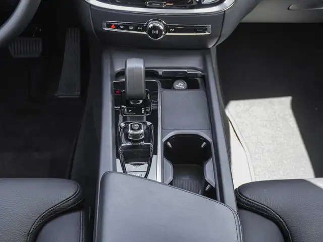 Volvo V60 Cross Country view 15