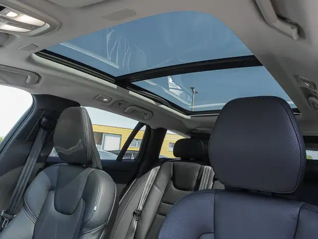 Volvo V60 Cross Country view 8