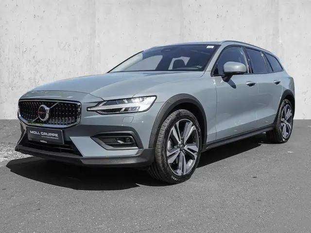 Volvo V60 Cross Country view 2