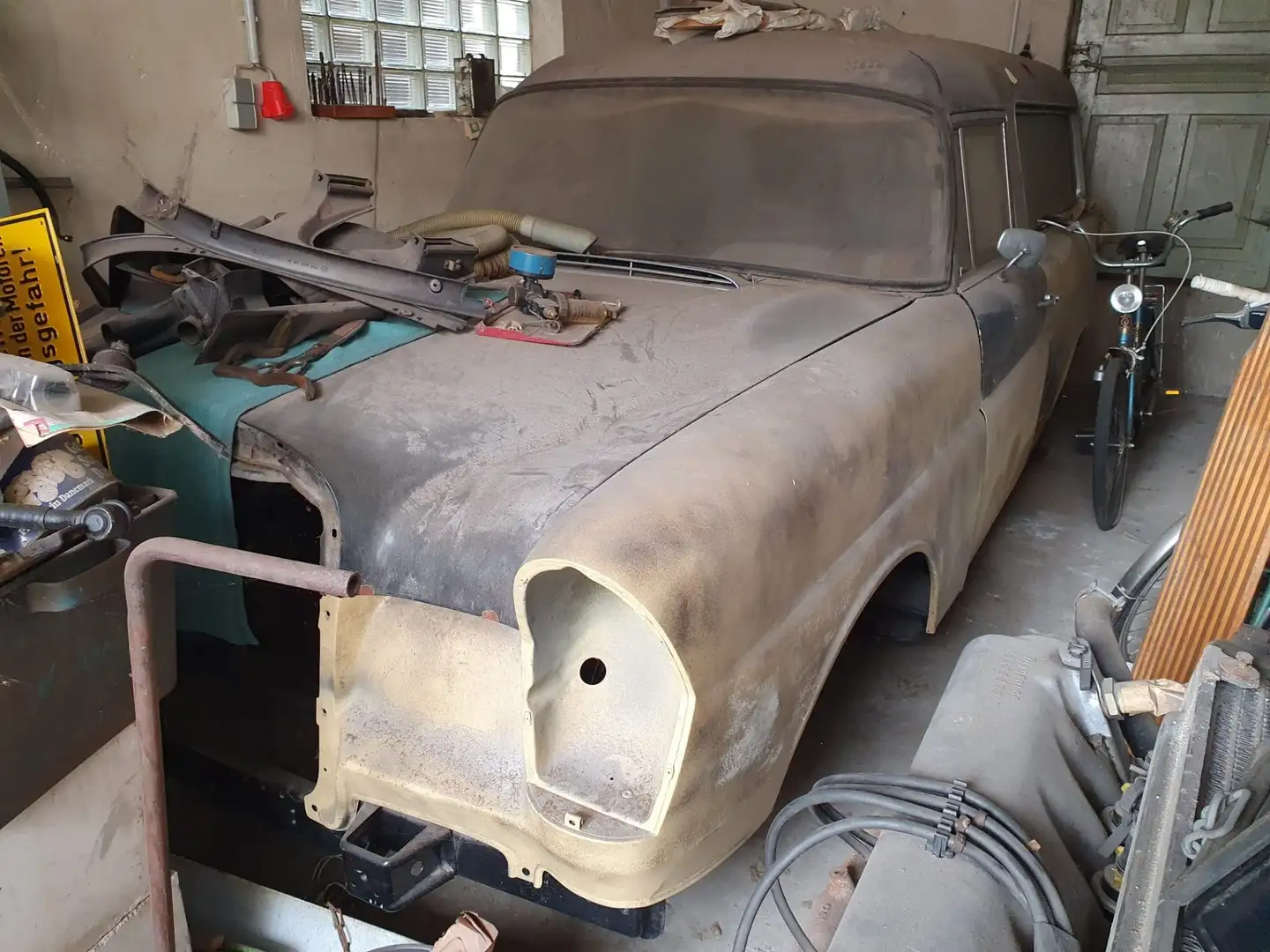 Mercedes-Benz Mercedes Heckflosse BJ. 65 (Leichenwagen) Mot - 1