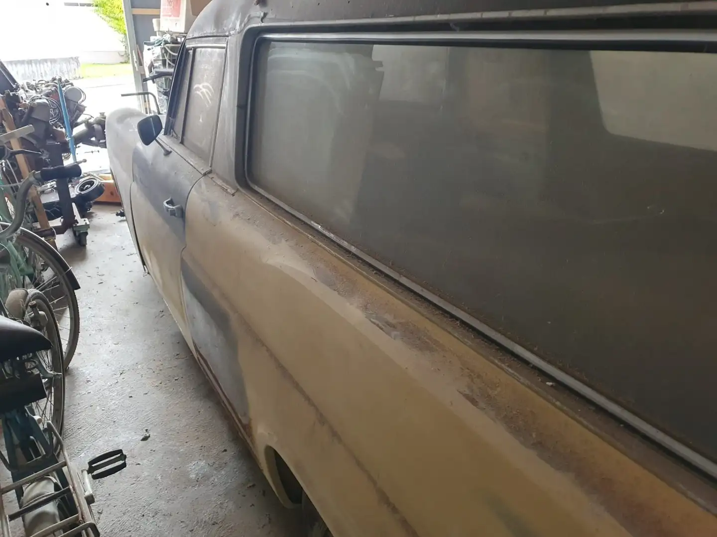 Mercedes-Benz Mercedes Heckflosse BJ. 65 (Leichenwagen) Mot - 2