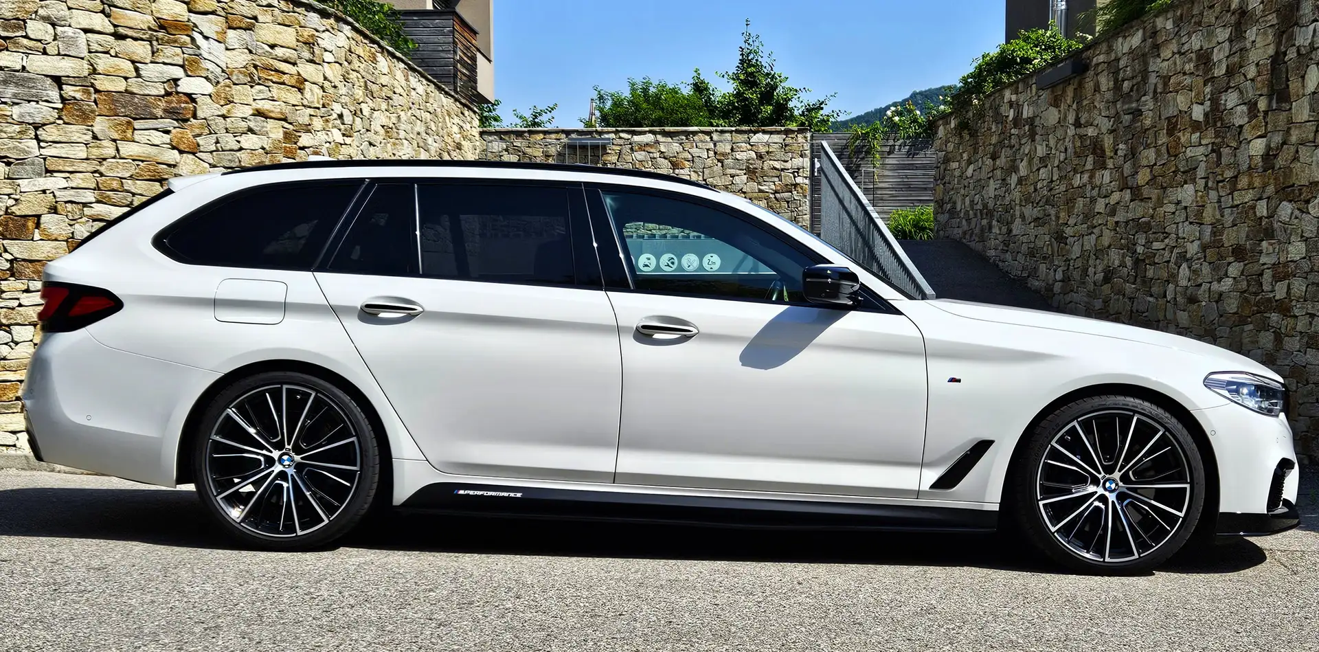 BMW 550 M550d xDrive*PANO*B&W*Massage*TV*NP: 138.000** Weiß - 1
