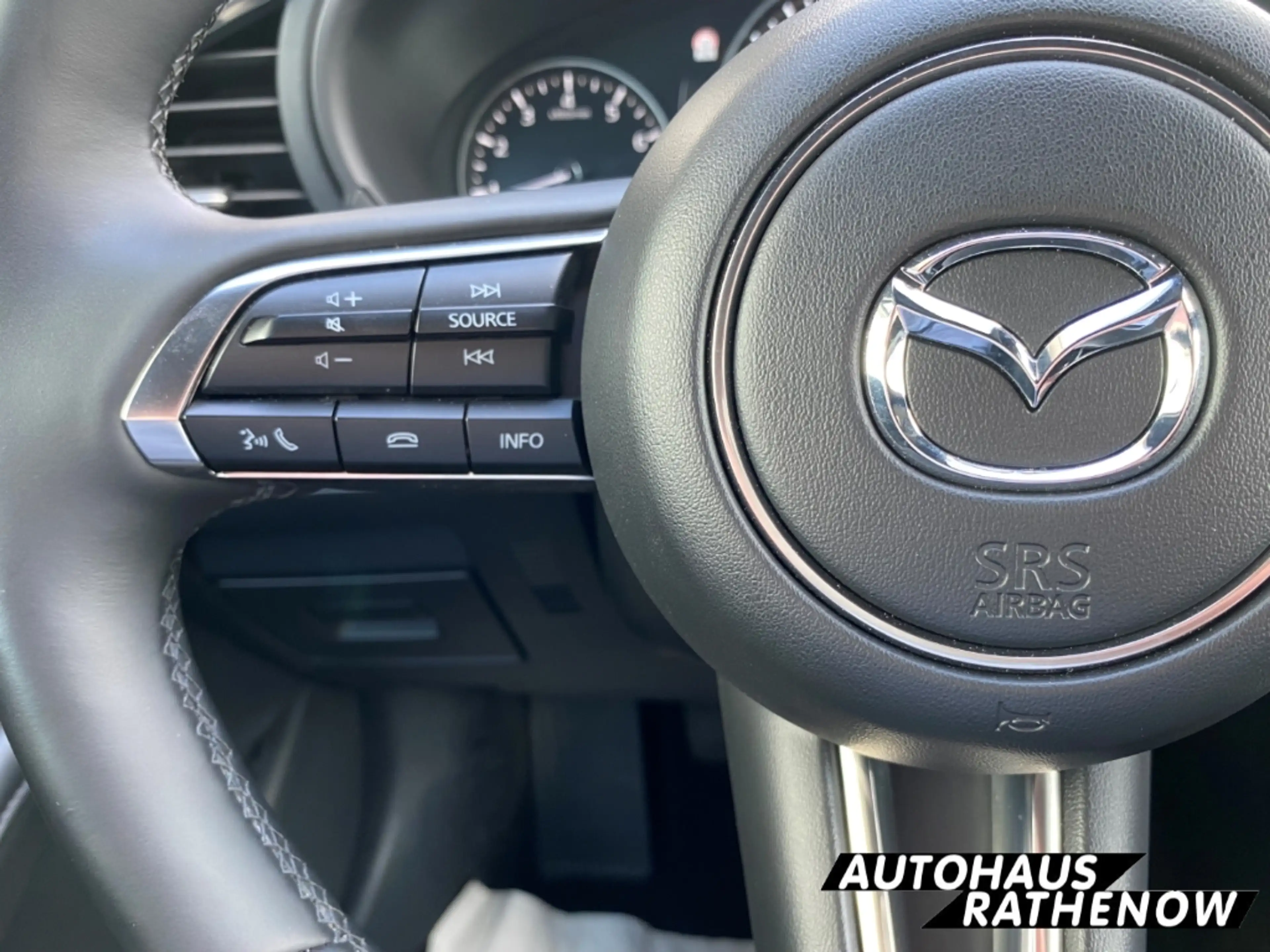 Mazda 3 Exclusive-Line 2.5L e-SKYACTIV G HUD Navi LED ACC — photo 13