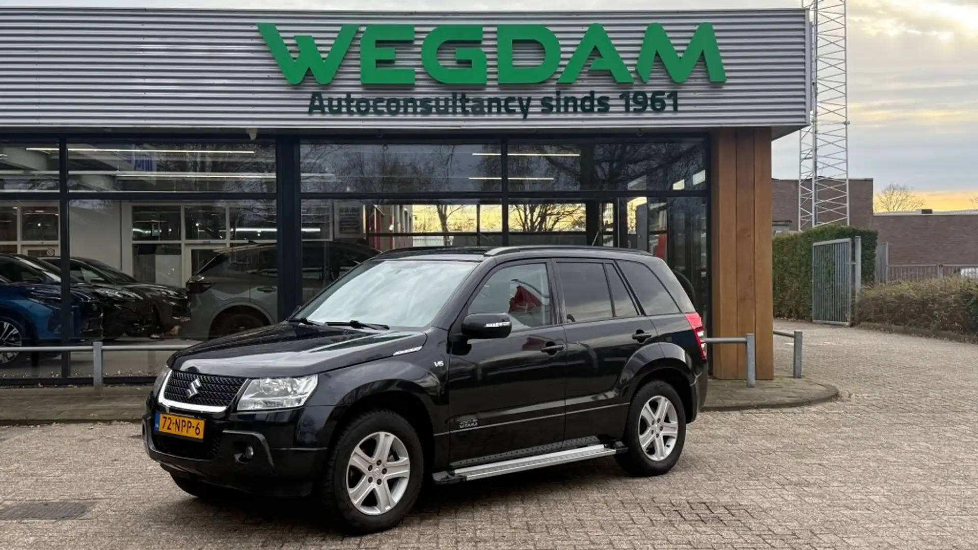 Suzuki Grand Vitara 3.2 V6 20 YEARS EDITION Zwart - 1