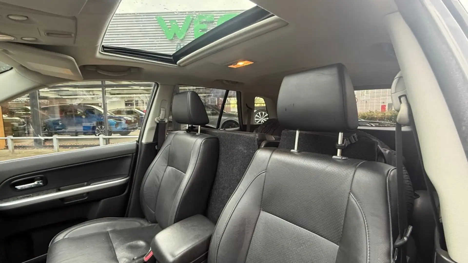 Suzuki Grand Vitara 3.2 V6 20 YEARS EDITION Zwart - 2