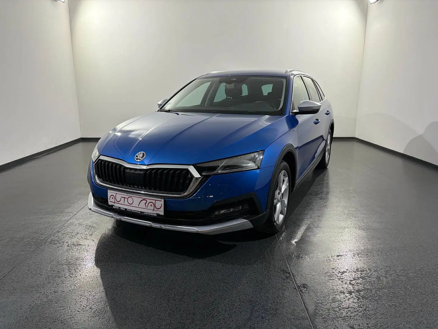 Skoda Octavia Combi Scout 2.0 TDI 4x4 DSG *LED*ACC*NAVI*HUD* Blau - 2