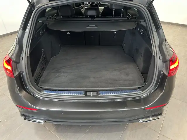 Mercedes-Benz 220 view 6