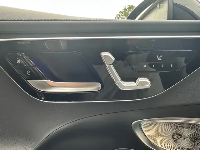 Mercedes-Benz 220 view 11