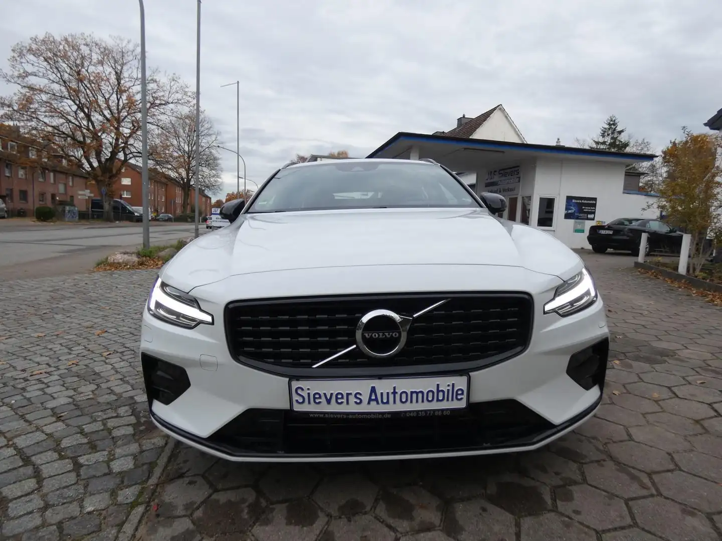 Volvo V60 Kombi B4 R-Design ACC LED Standhz. Memory 4xSHZ Le Weiß - 2