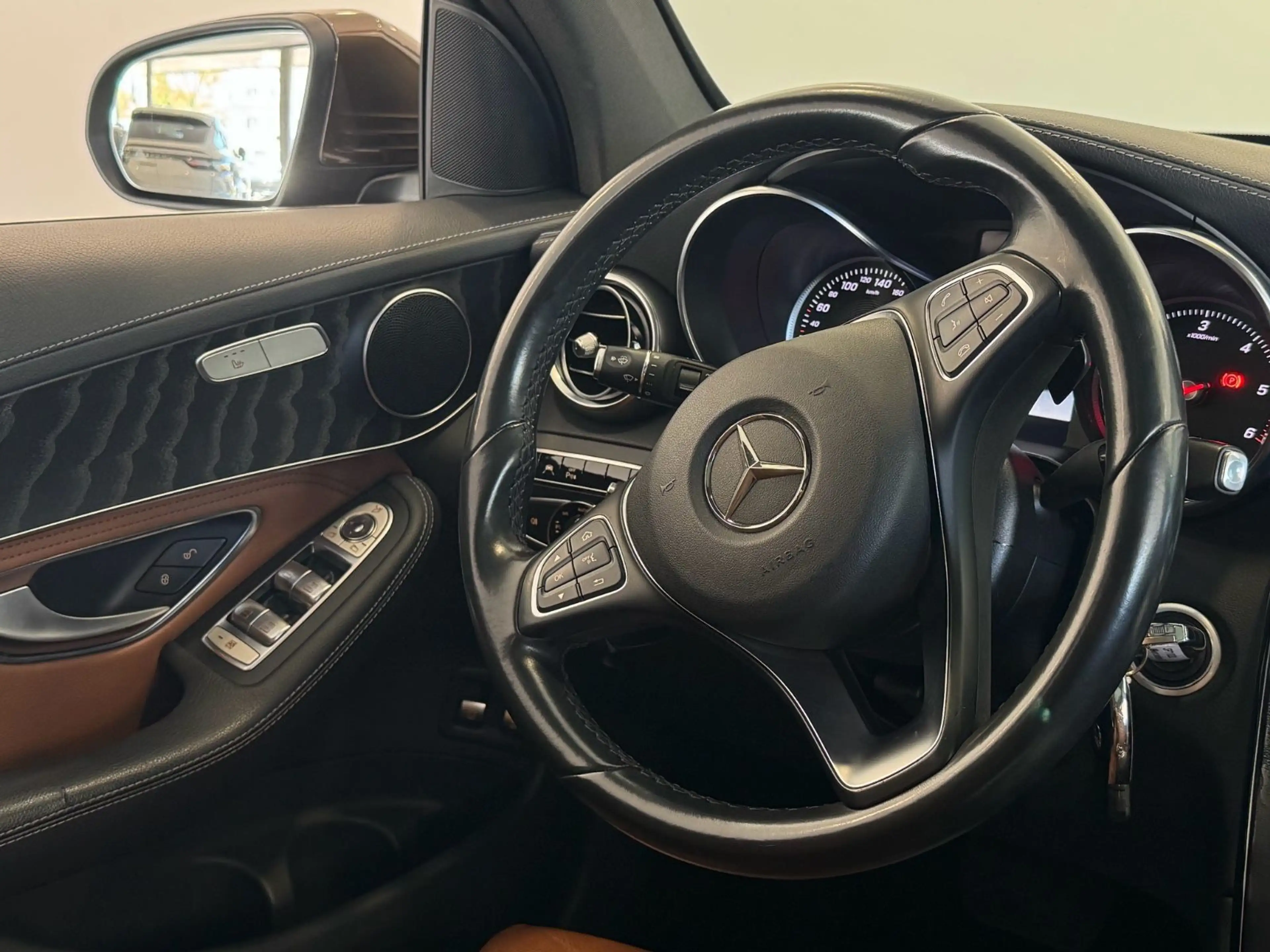 Mercedes-Benz GLC 250 d 4Matic AMG-Line|PANO|AHK|DTR+|LED|TOTW — photo 6