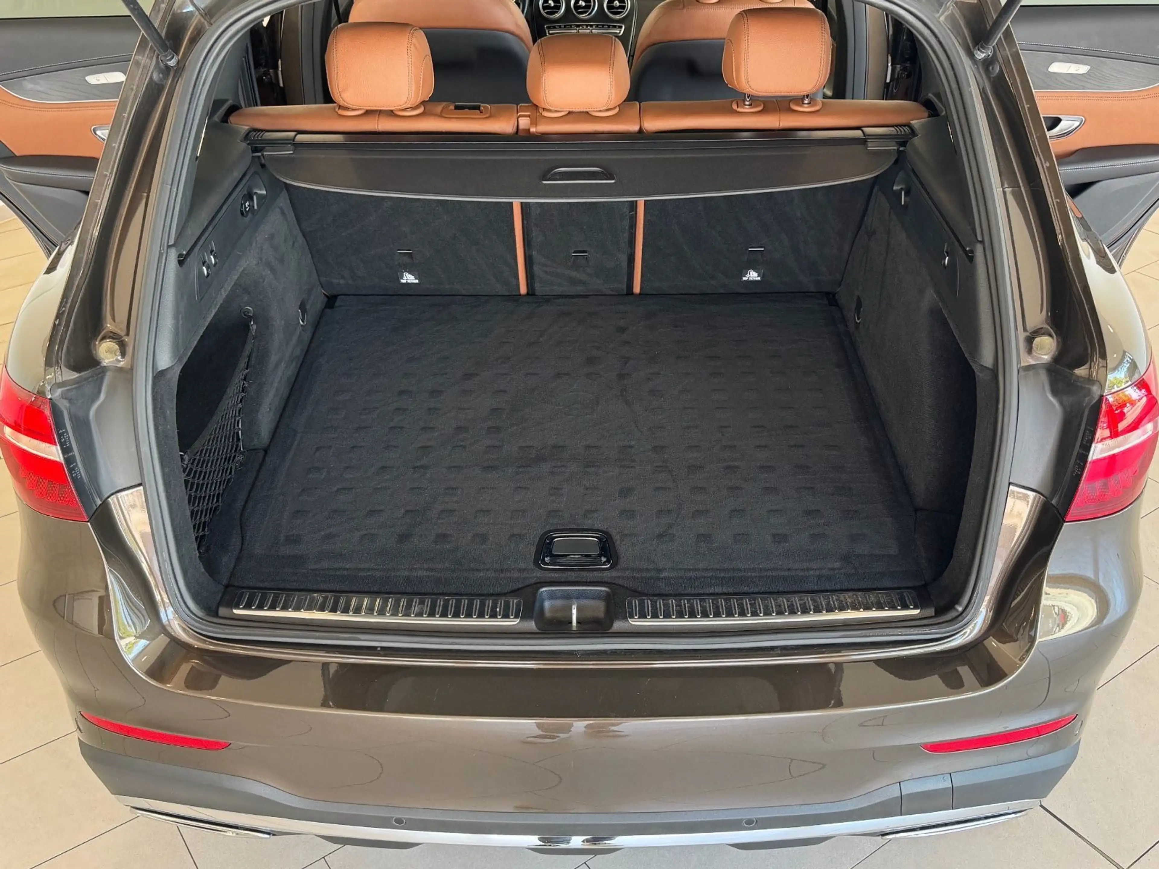 Mercedes-Benz GLC 250 d 4Matic AMG-Line|PANO|AHK|DTR+|LED|TOTW — photo 8