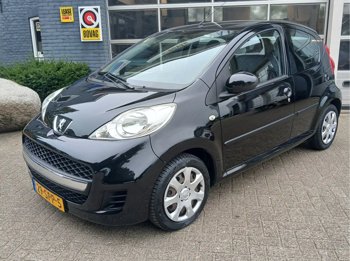 Peugeot 107 1.0-12V XS Schwarz - 1