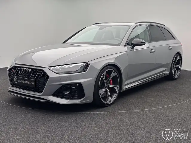 Audi RS4 Avant/ PANO / CARBON/ RS INTERIOR/ LICHTE VRACHT