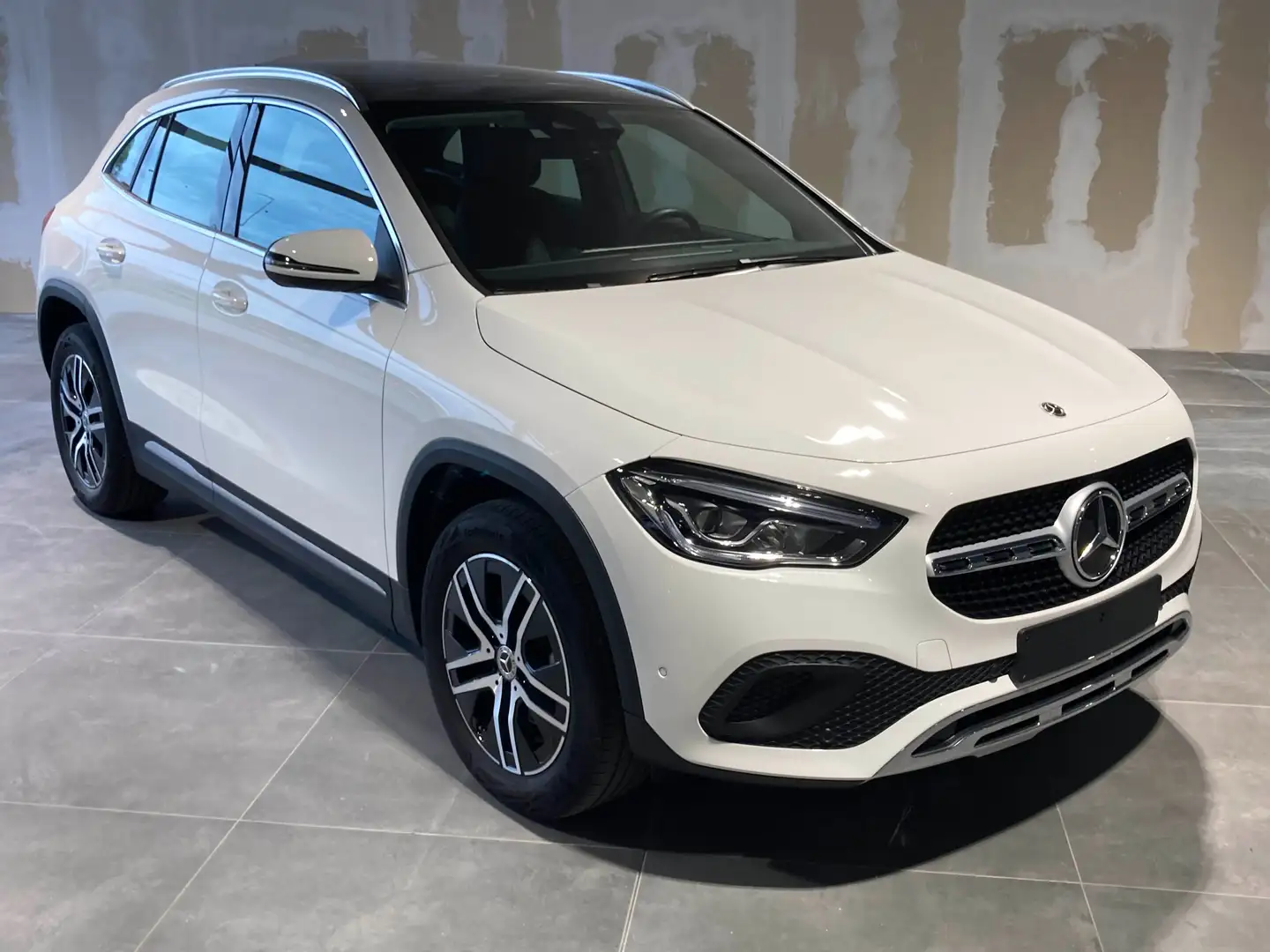 Mercedes-Benz GLA 200 d Sport Plus auto White - 1