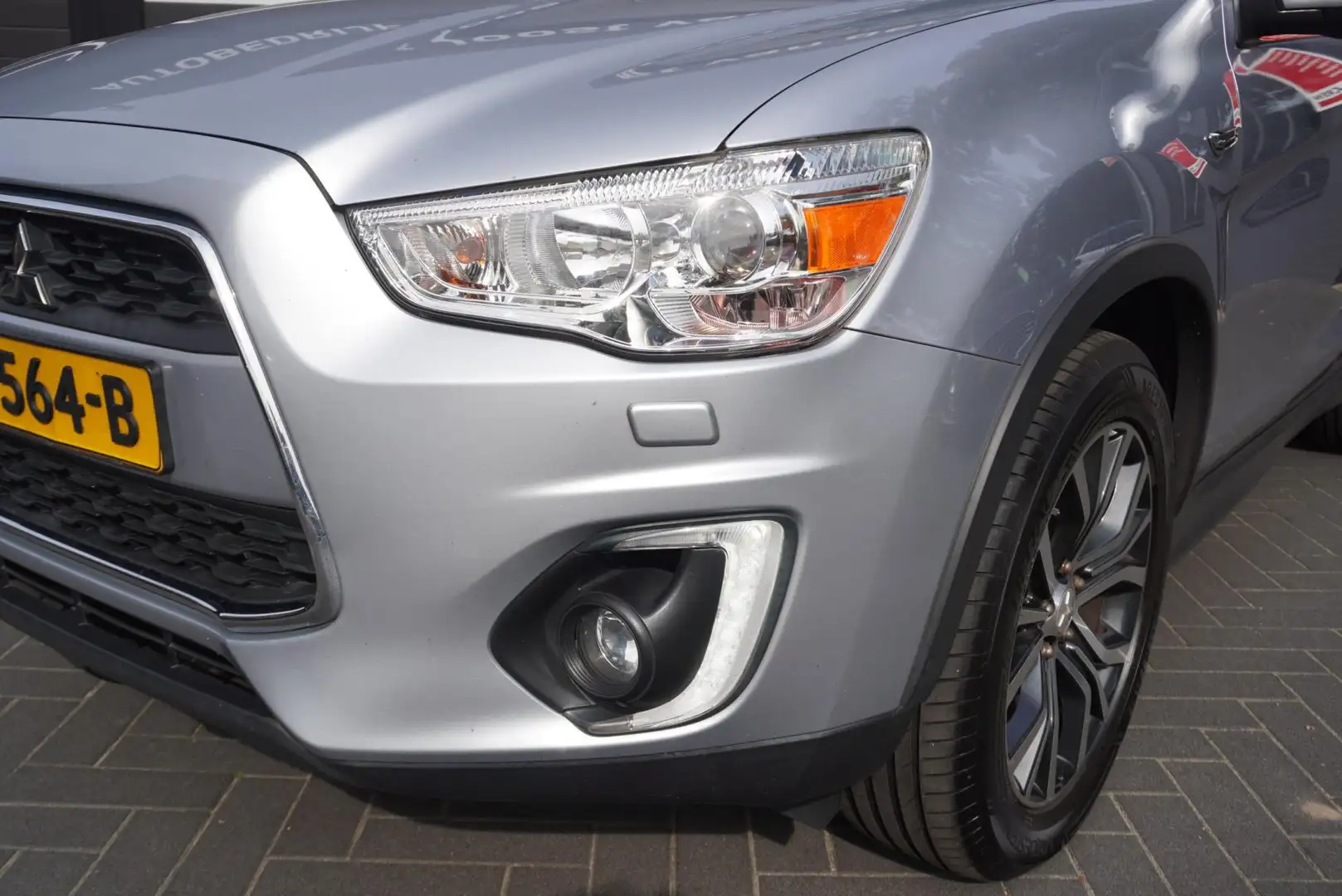 Mitsubishi ASX 1.6 Cleartec Instyle Airco/Camera/Pano.dak/Navi/Cr Grijs - 2