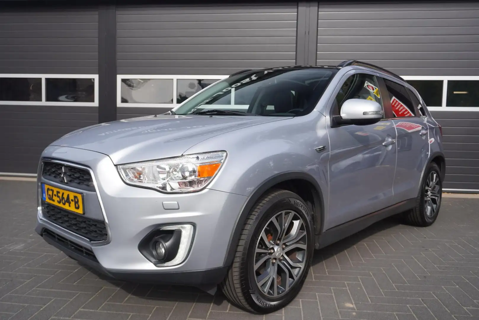 Mitsubishi ASX 1.6 Cleartec Instyle Airco/Camera/Pano.dak/Navi/Cr Grijs - 1