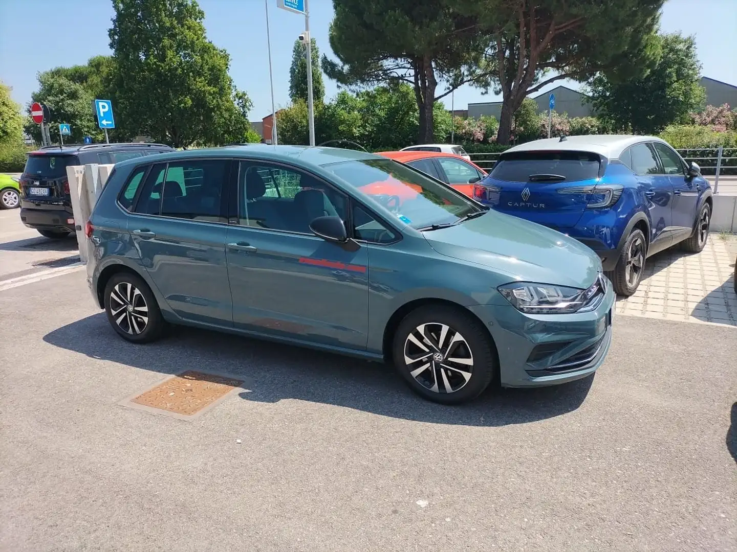 Volkswagen Golf Sportsvan 1.6 tdi Business 115cv + GANCIO TRAINO Grigio - 2