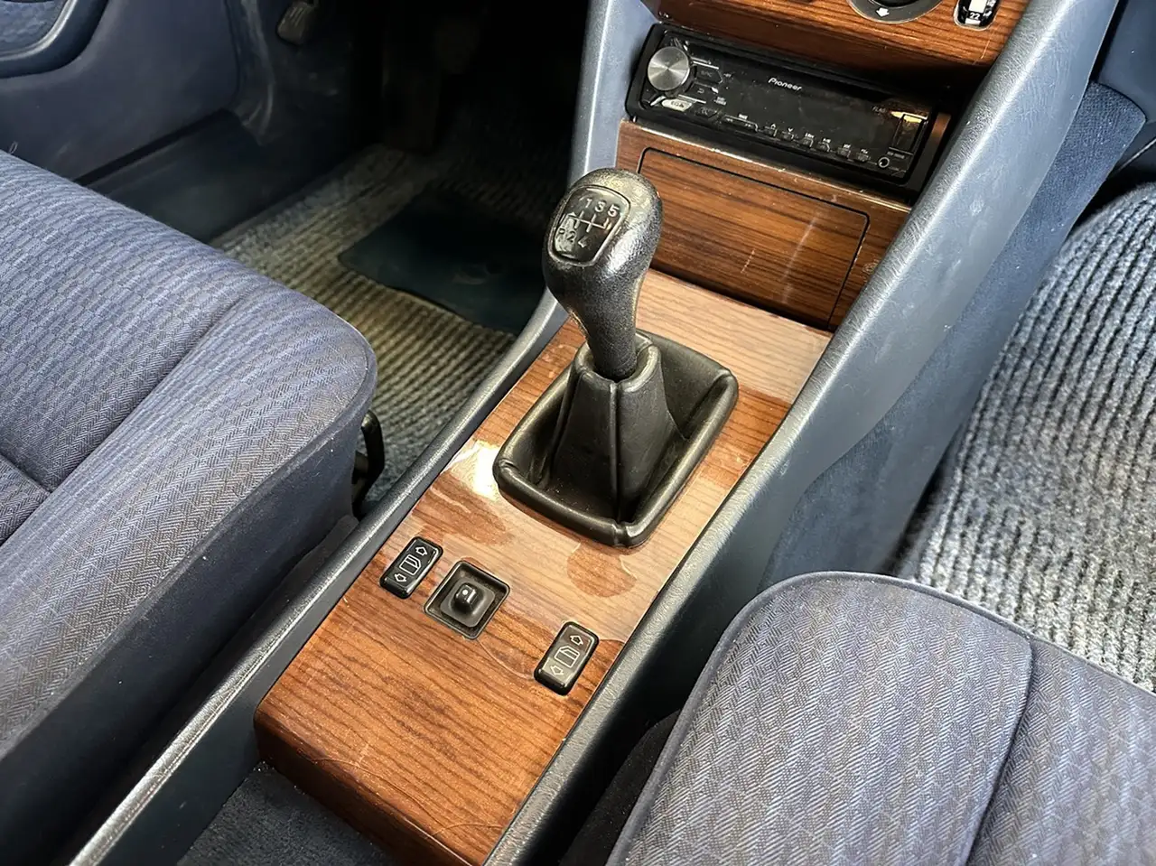 Mercedes-Benz 260 E 124 Lim. Klima H-Zulassung Oldtimer, foto 12