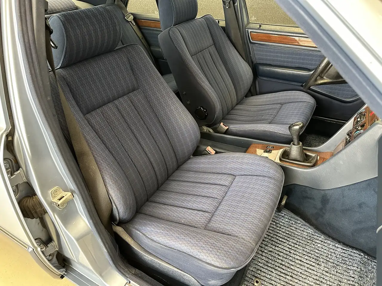 Mercedes-Benz 260 E 124 Lim. Klima H-Zulassung Oldtimer, foto 9